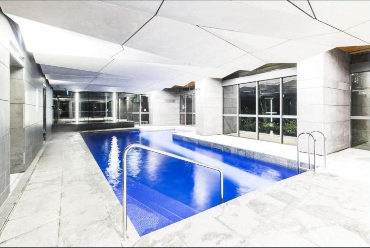 Readyset Apartments At Madison Melbourne Exterior photo